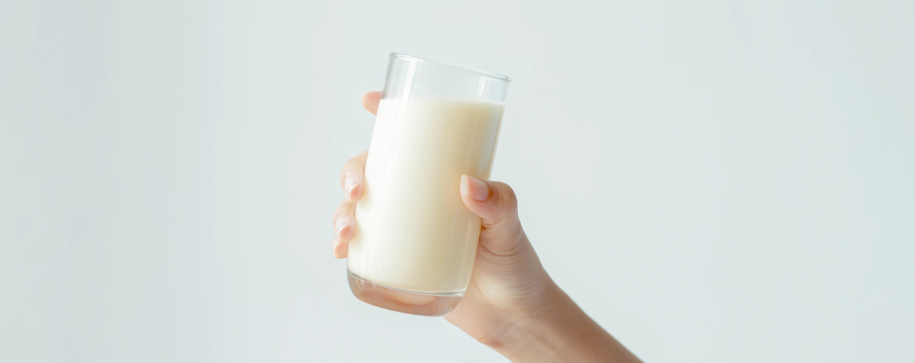 無調整豆乳 澄み香のボトルとグラス