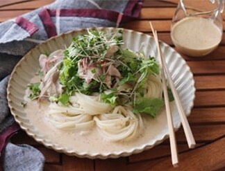 豆乳ごまだれの豚しゃぶサラダうどん