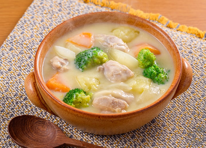 鶏肉とブロッコリーの豆乳シチュー