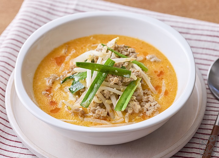 豚ひき肉の豆乳担々スープ